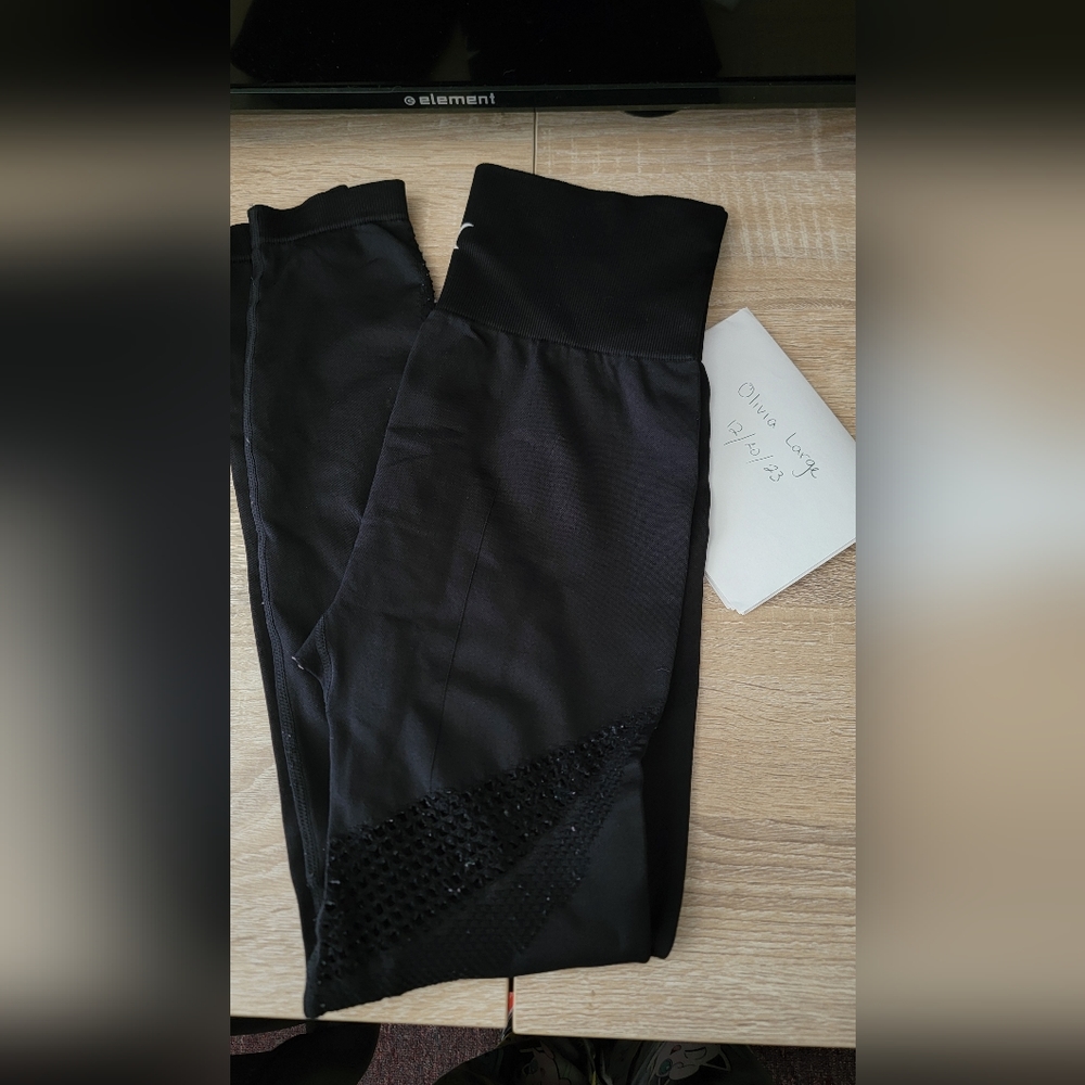 Zyia Cutout Leggings